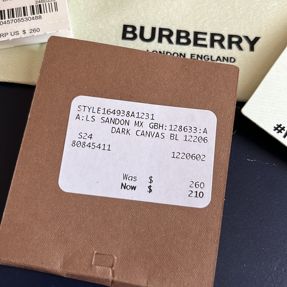 NWT Burberry cardholder - Picture 4 of 6